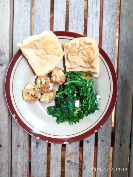 Ketogenic diet menu showing high-fat low-carbohydrate food items studied in Washington University clinical trial