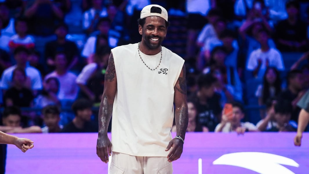 Kyrie Irving in Dallas Mavericks uniform as trade deadline speculation builds