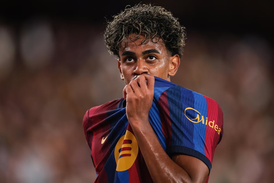 Lamine Yamal celebrates his 50th Barcelona goal against Rayo Vallecano at Camp Nou