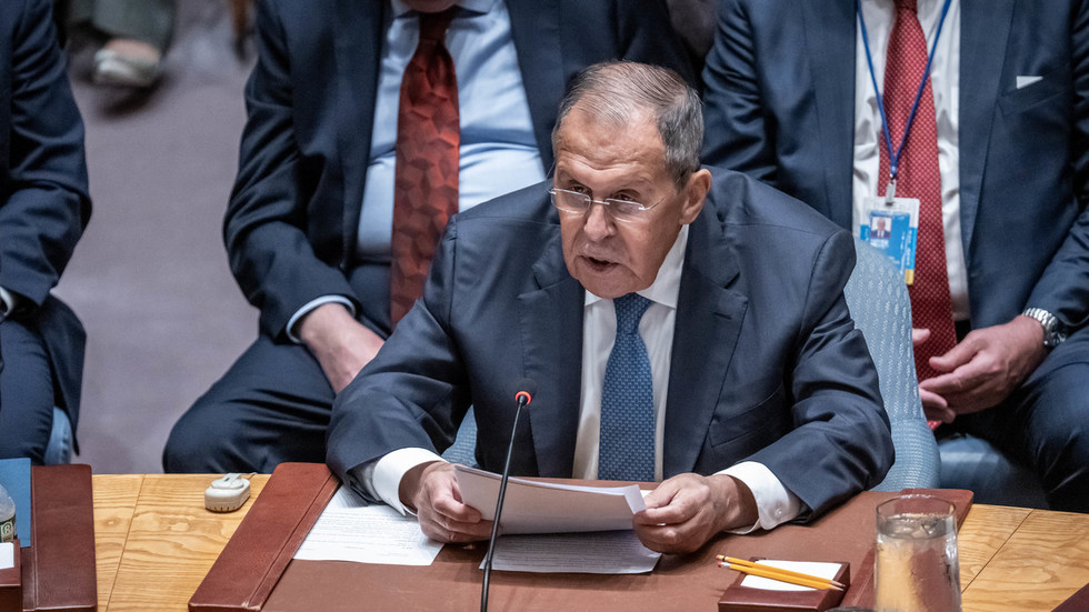 Sergey Lavrov speaking at the UN Security Council rejecting the ceasefire demand