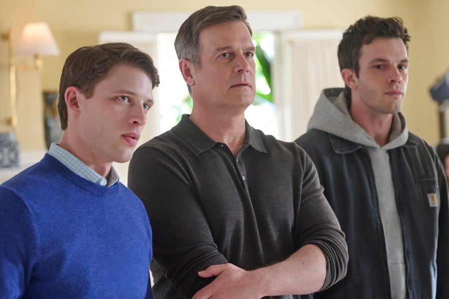 Peter Krause and Hope Davis in NBC drama Line of Fire season 1