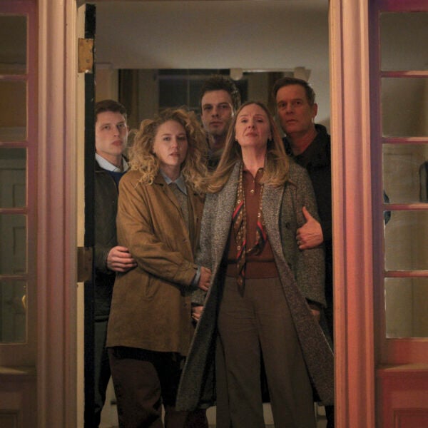Peter Krause and Hope Davis in NBC's Line of Fire premiere