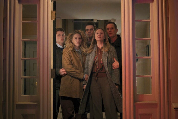 Peter Krause and Hope Davis in NBC's Line of Fire premiere