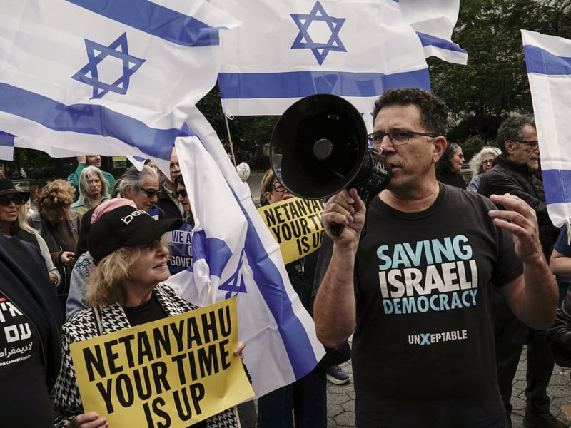 Delegates and protesters outside the UN General Assembly during Netanyahu's 2026 speech