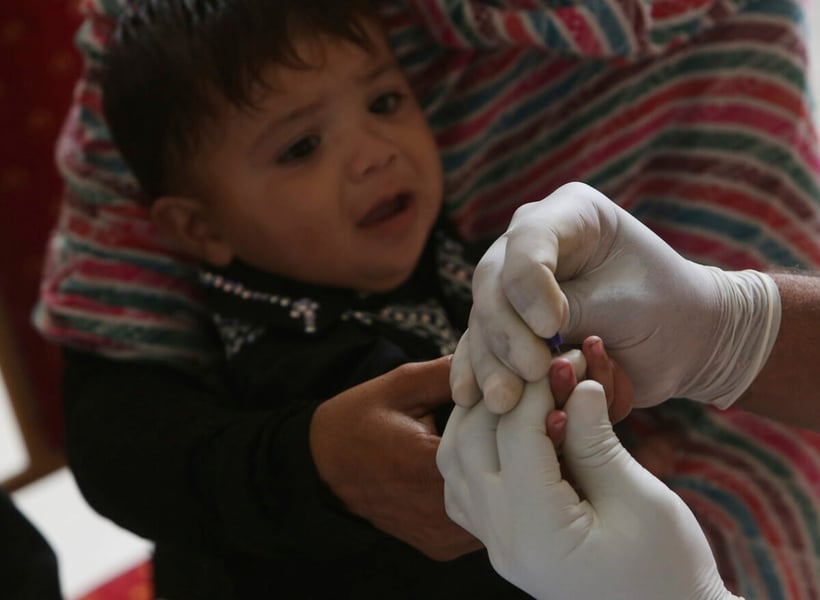 Children outside a government hospital in Sindh, Pakistan, where a pediatric HIV cluster linked to unsafe syringe reuse was identified
