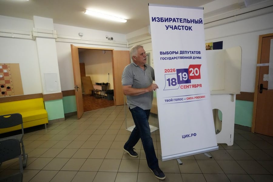 Voters casting ballots in Russia 2026 State Duma election new regions annexed territories