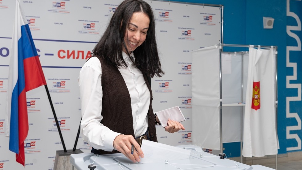 A ballot box and voting area during the 2026 Russian State Duma election