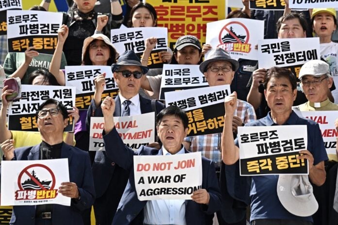 South Korean protesters outside US Embassy in Seoul holding signs against Hormuz military deployment