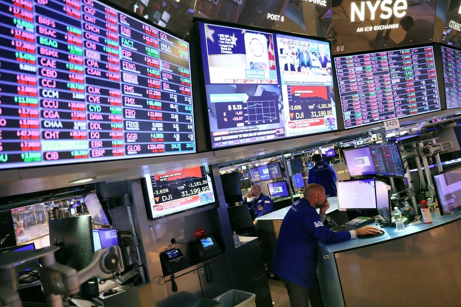 Dow Jones falls 500 points as Treasury yield surges above 5 percent