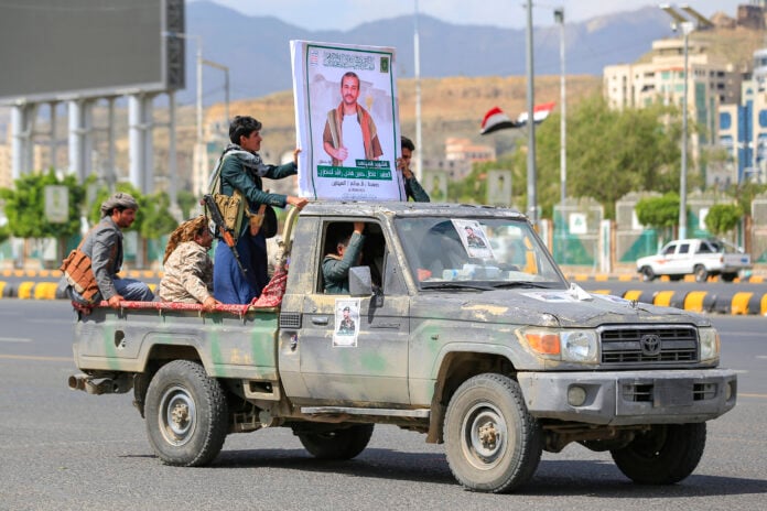 Houthi forces at Bab al-Mandab Strait as Trump dispatches officials to Oman for talks
