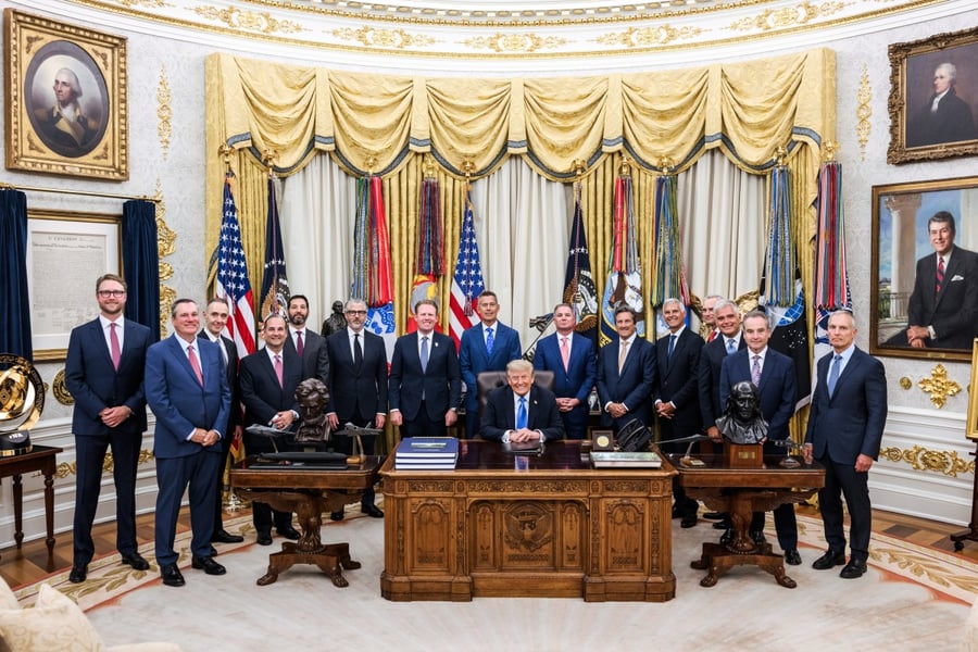 President Trump in the Oval Office at September 2 2026 meeting with US travel executives where he discussed Canada trade war
