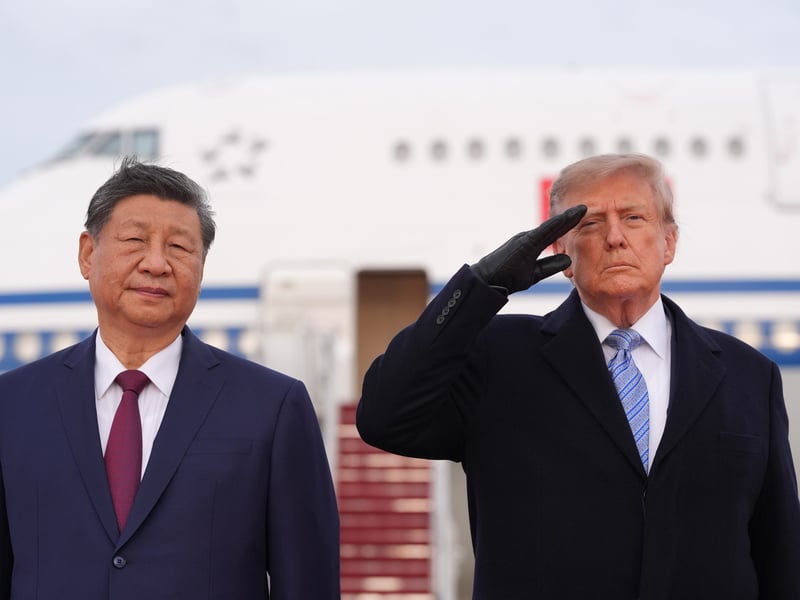 President Trump and first lady Melania Trump greet Xi Jinping on the red carpet