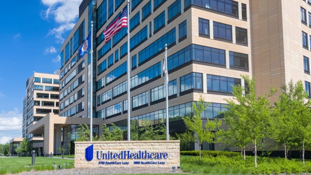 UnitedHealth Group NYSE UNH stock falls September 16 2026 Warsh rate hike DOJ probe