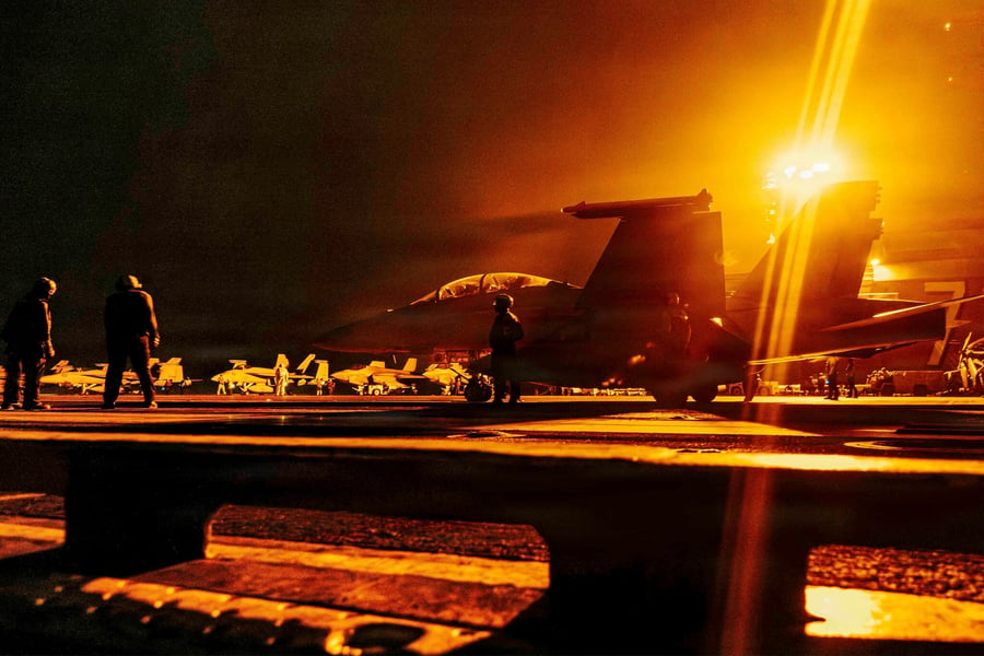 US Navy F/A-18 Super Hornet on USS George Washington aircraft carrier operating in Gulf waters during Iran-US war