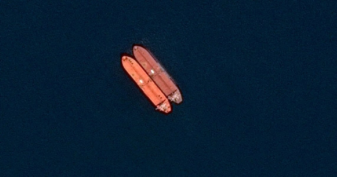 US Navy guided-missile destroyer escorts oil tankers through the Strait of Hormuz in September 2026
