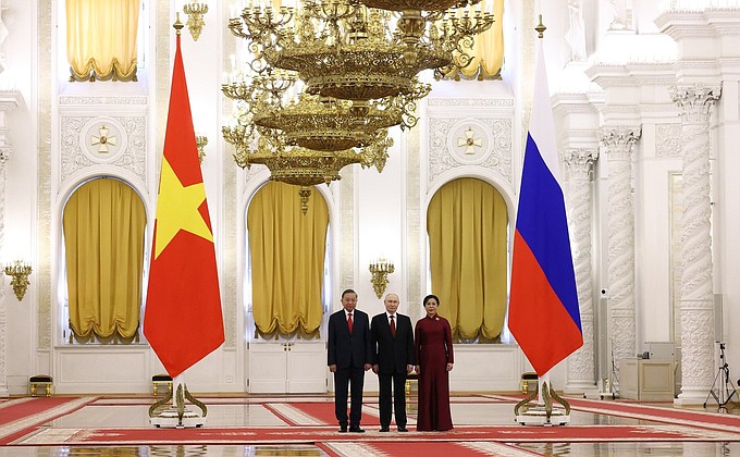 Vietnamese President To Lam and Russian President Putin sign cooperation documents at the Kremlin, September 9 2026