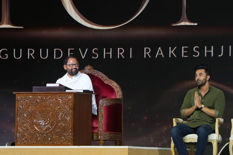 Ranbir Kapoor Donates to Shrimad Rajchandra Love and Care After Attending Pujya Gurudevshri Rakeshji’s 60th Birthday