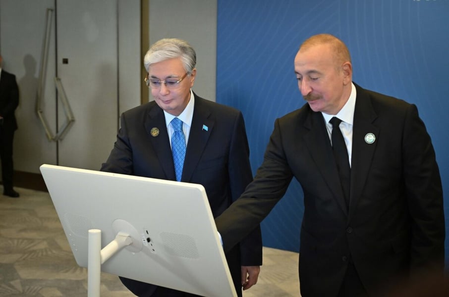 Azerbaijan's President Ilham Aliyev and Kazakhstan's President Kassym-Jomart Tokayev at a display screen during the Trans-Caspian cable launch in Baku