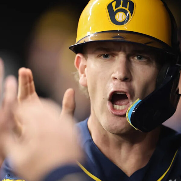 Image accompanying Yahoo Sports' report about Milwaukee's Brewers championship parade