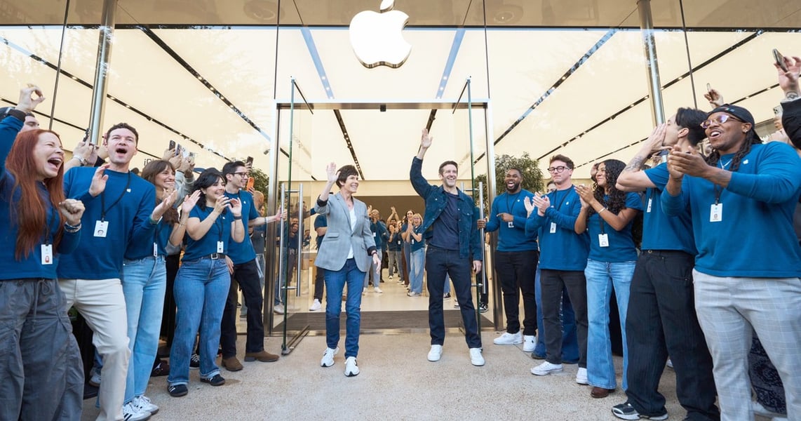 Apple Domain Northside in Austin, Texas on iPhone Duo launch day