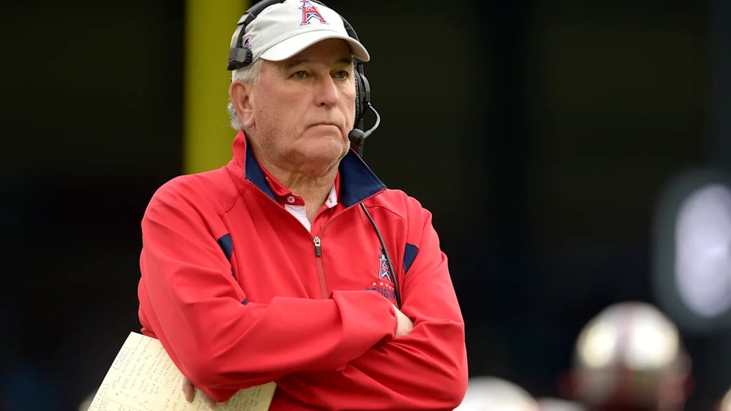 Image accompanying Yahoo Sports coverage of former Hawaii and SMU coach June Jones