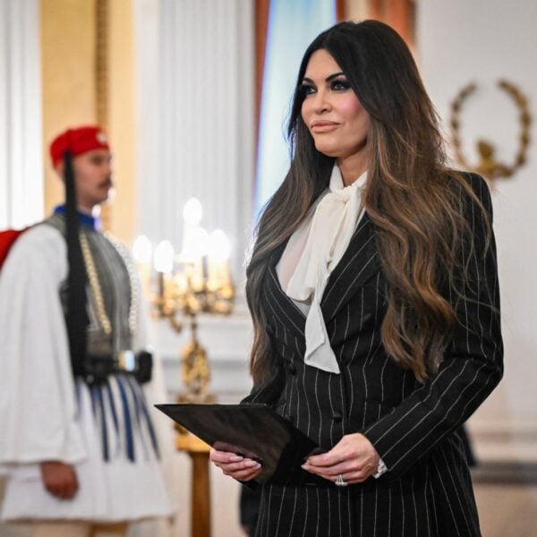 Kimberly Guilfoyle, US ambassador to Greece, stands beside a Greek Presidential Guard soldier