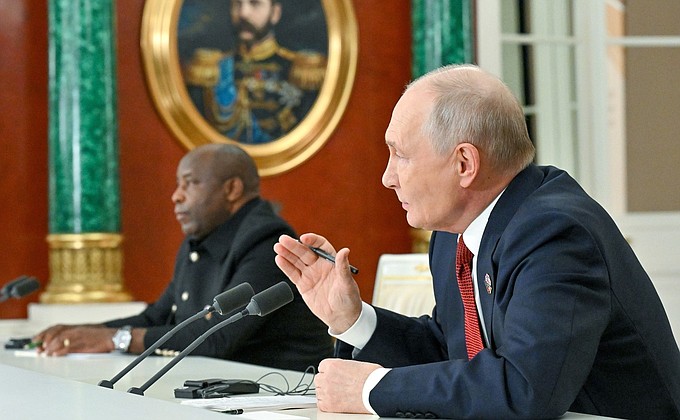 Photograph accompanying the Kremlin report on the Russia-Africa summit press conference