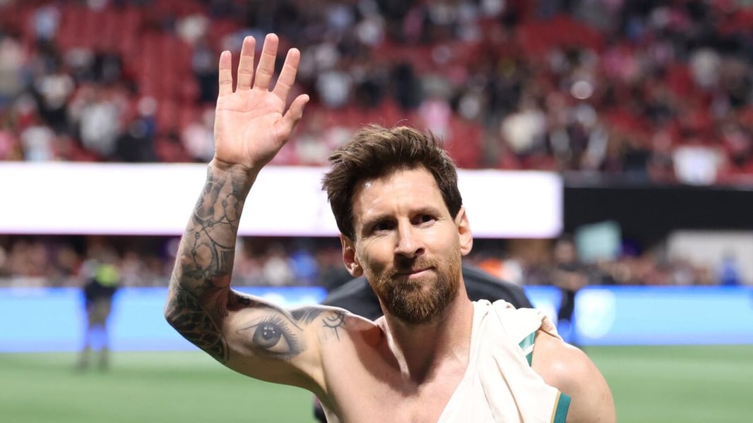 Lionel Messi waves to the stands in the Atlanta United v Inter Miami fixture