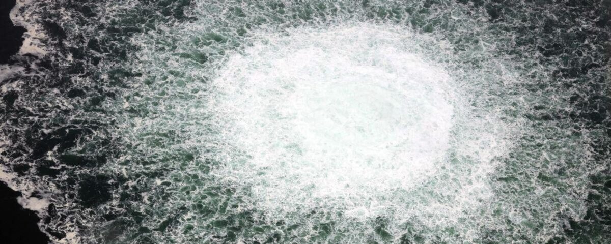 Gas bubbling at the Baltic Sea surface above the Nord Stream 2 leak