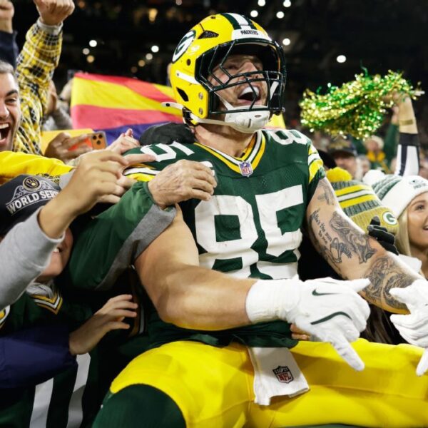 Image accompanying ESPN's report on the Green Bay Packers' 27-19 win over the Carolina Panthers at Lambeau Field