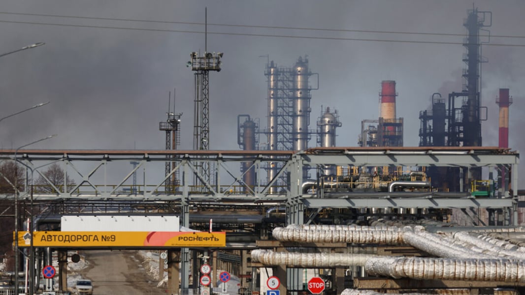 Ryazan Refinery Fire: Moscow and Kyiv Split on Truce
