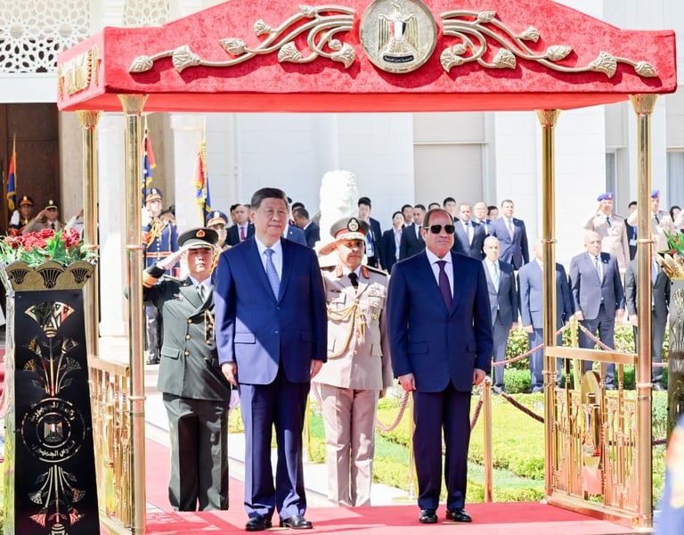 Egyptian President Abdel Fattah el-Sisi stands beside Chinese President Xi Jinping under a canopy at a guard-of-honour welcome ceremony in Cairo