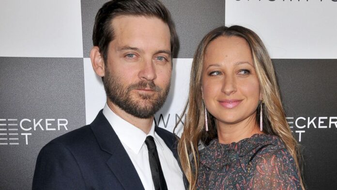Archive photograph of Tobey Maguire and Jennifer Meyer accompanying ABC News’ 2016 separation report