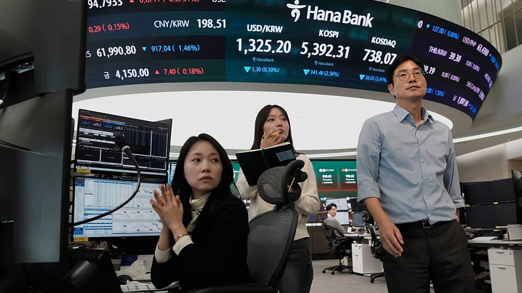 Image accompanying Euronews' October 23 report on rising oil prices and the stock-market sell-off